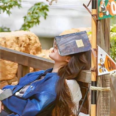 发布会现场直击：豪门千金出道颜值引争议，整整一周最新进展